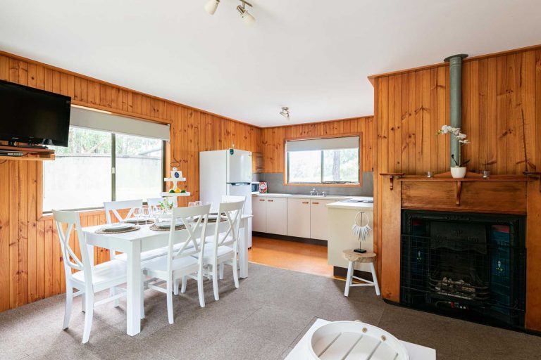 Spacious Kitchen & Dining | Hunter Hideaway Cottages - Hunter Valley